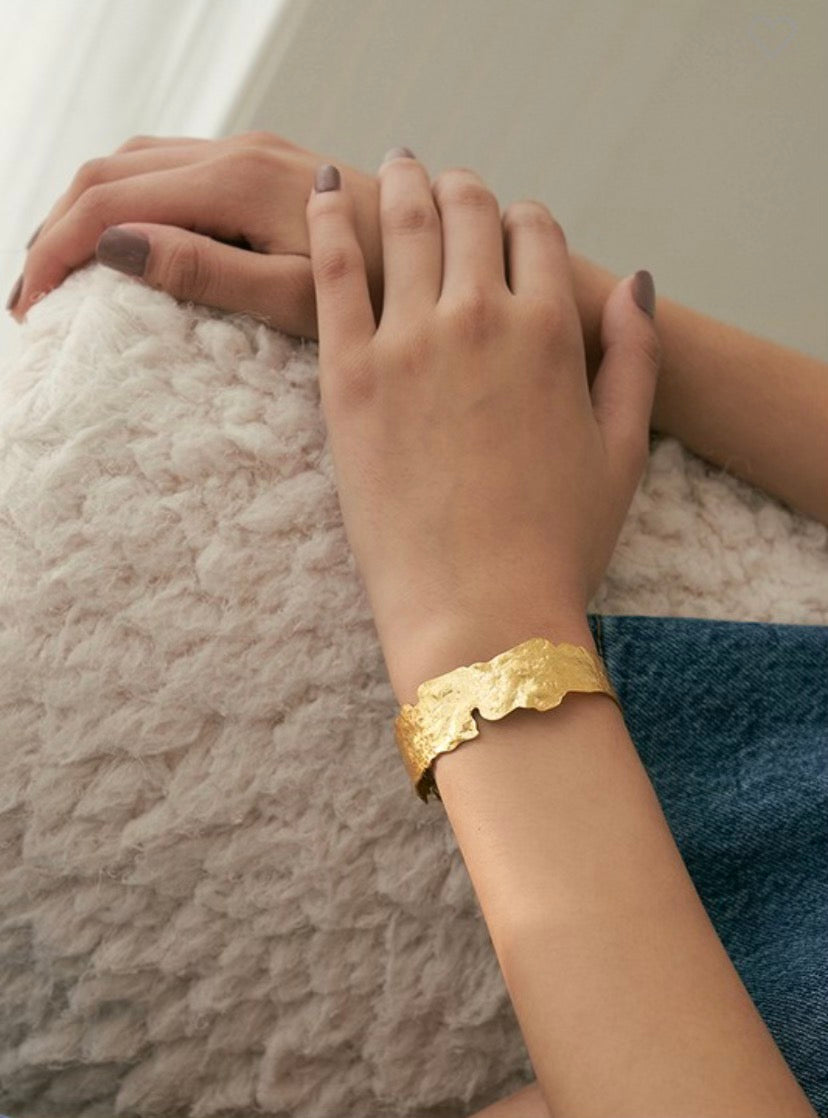 Hammered gold bracelet